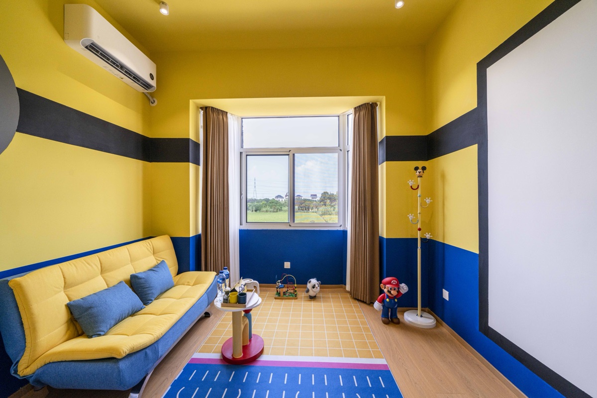 Minions Queen Room - view 2