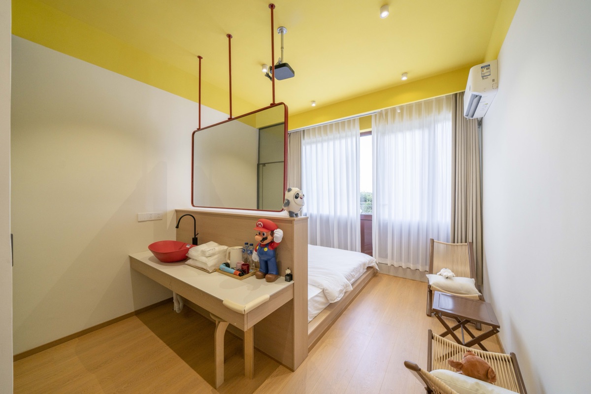 One Piece Queen Room - view 2
